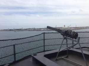 Многоствольный крупнокалиберный пулемет на борту USS Missouri.